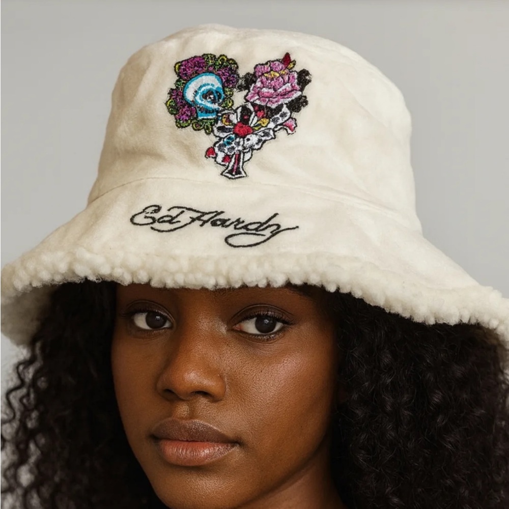 Ed Hardy Women’s Cream Fleece Sherpa Lined Embroidered Logo Bucket Hat NWT